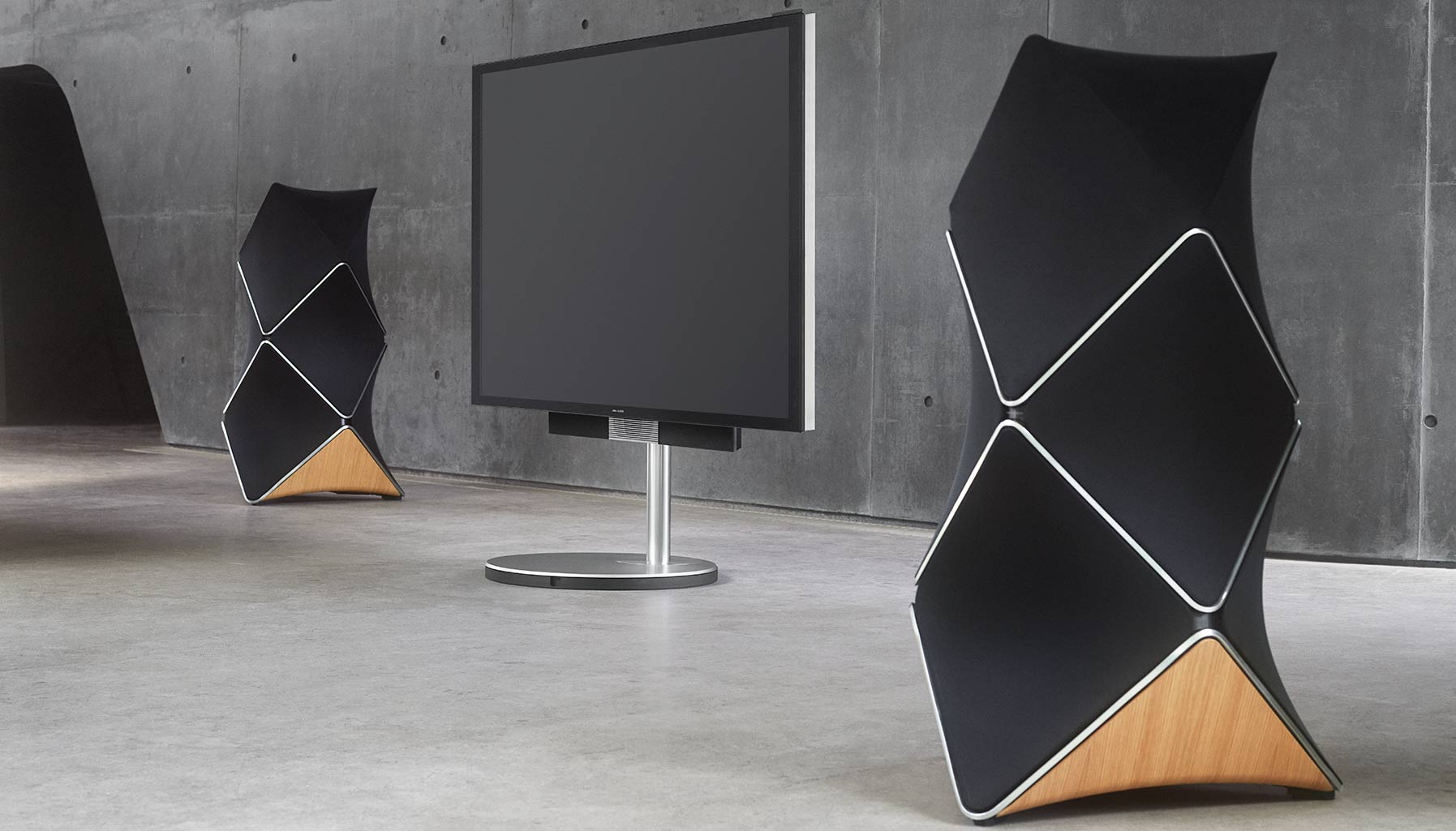 Bang & Olufsen BeoLab 90