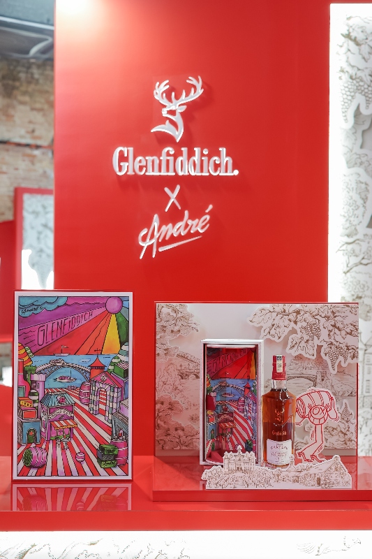 After maturing in American oak, nine years in Bordeaux wine casks brings forth an indulgent profile of caramelised cherry and apple intertwined with warming spice and toasted oak.