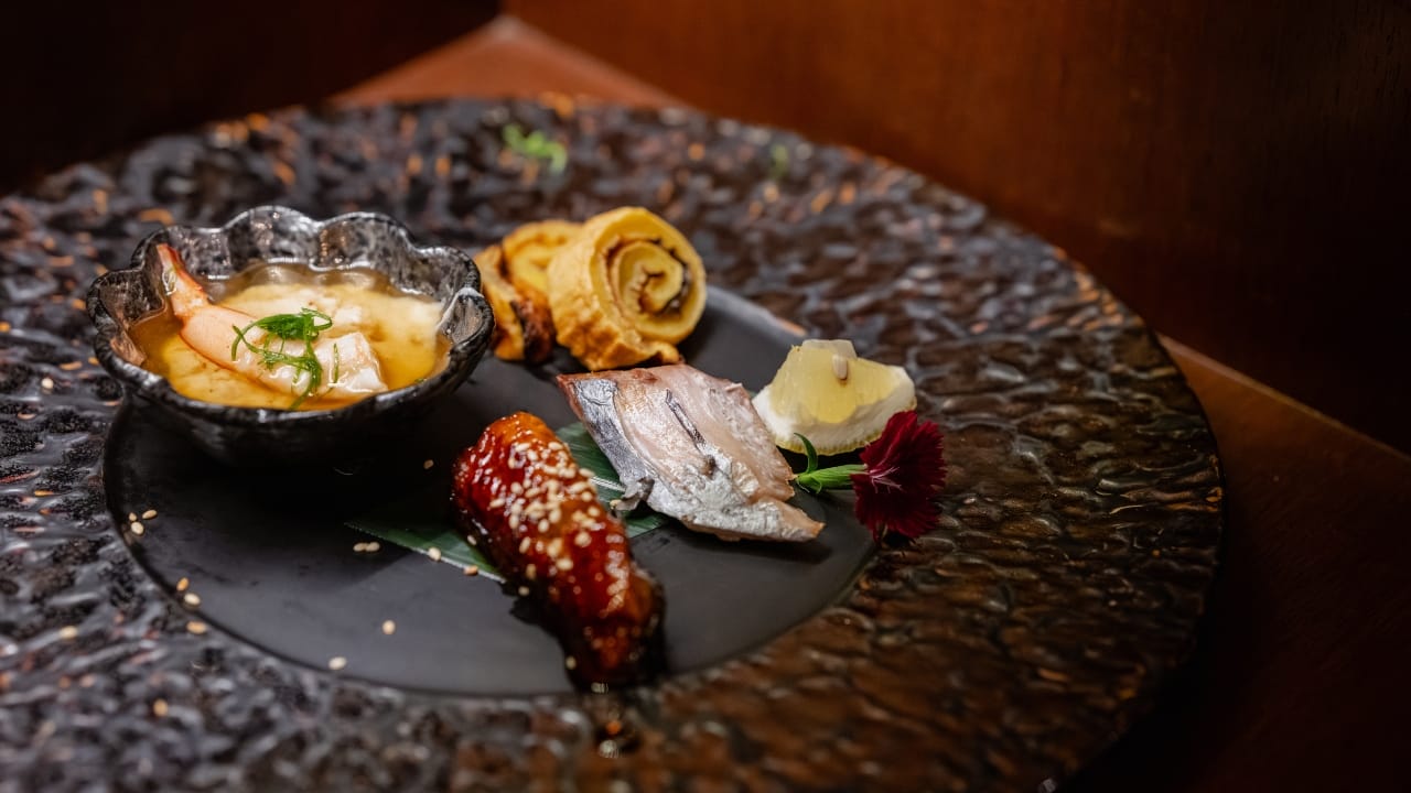 Lunch at Haku threw up an exotic combination of fresh and prepared seafood such as mackerel, unagi, and prawn.