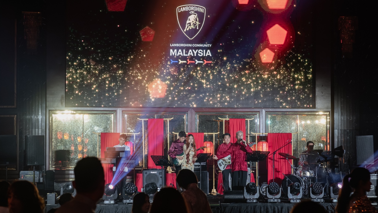 A five-piece live band led by Lee Boon Kit brought the night to a resounding end.