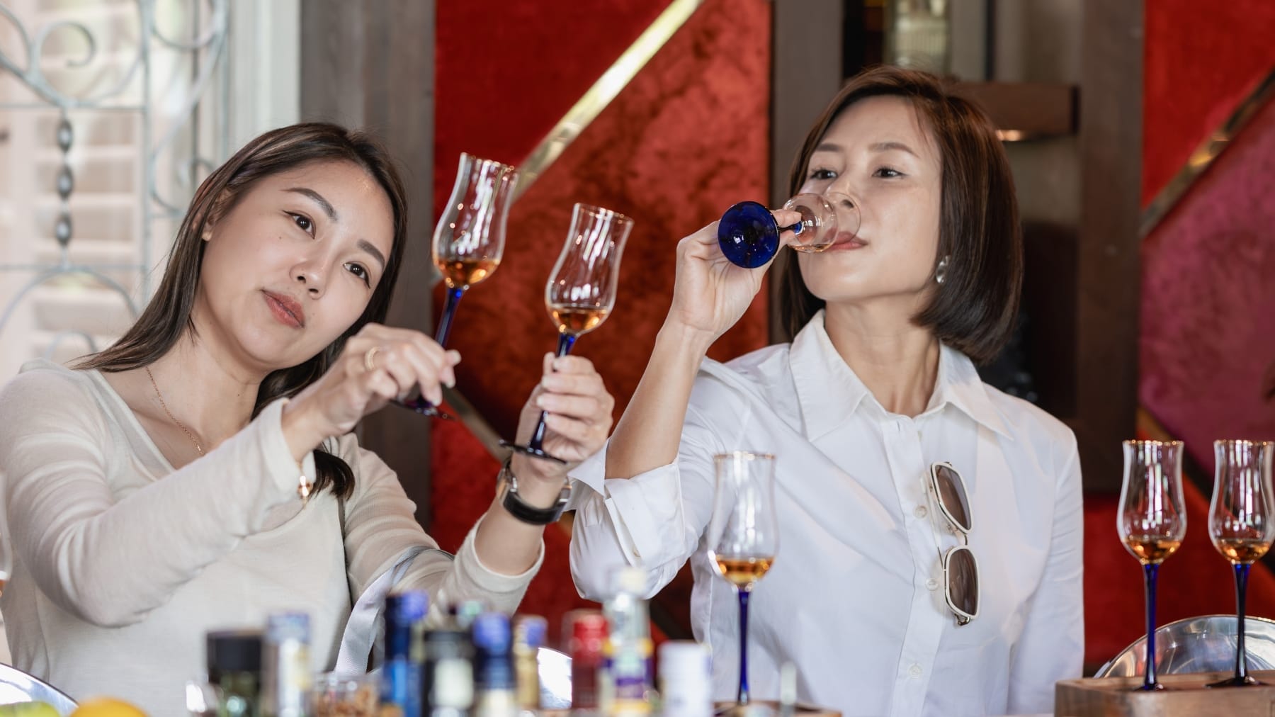 A guest examining the different hues of Mortlach’s various expressions.