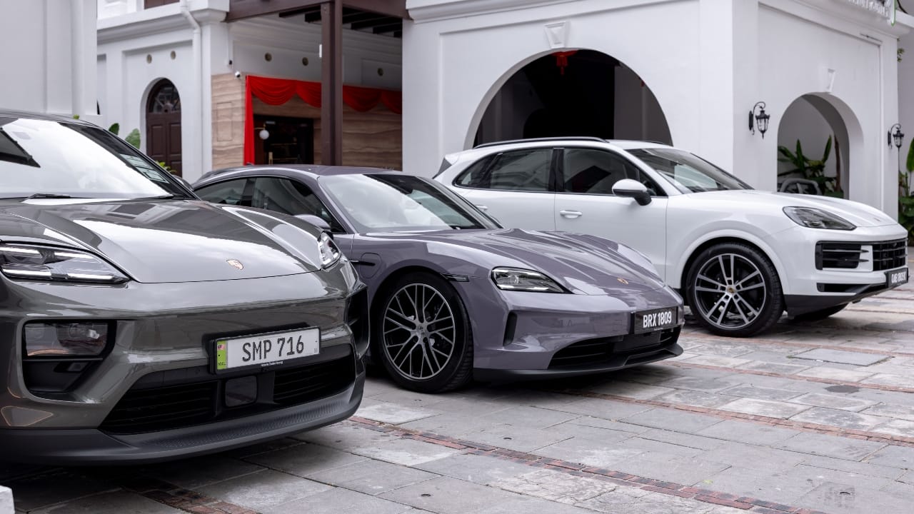 A close-up of the Porsches.